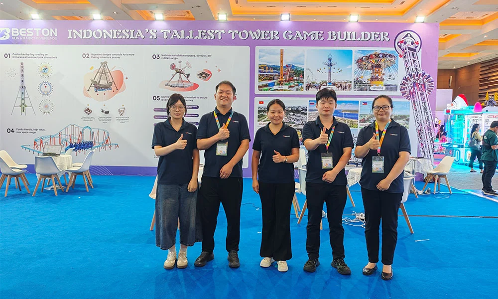 Tim BestonRides di pameran dagang di Indonesia.